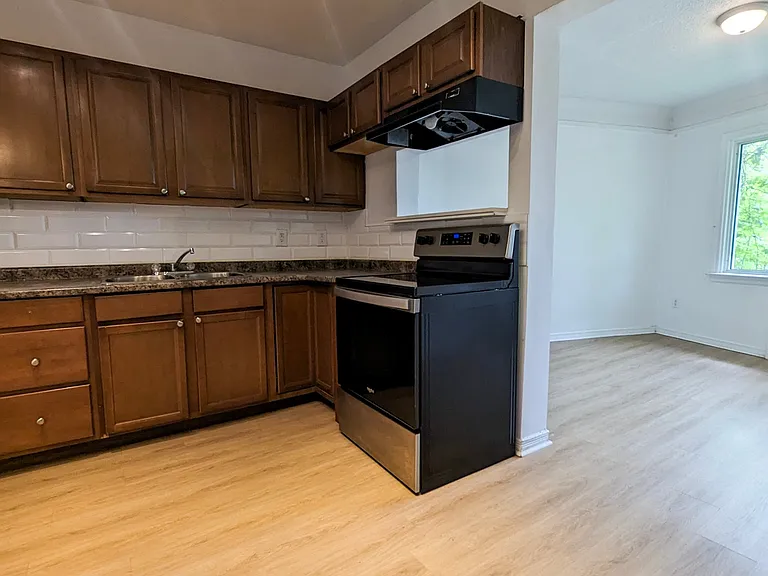 136 Weber St E #8 — Photo 19