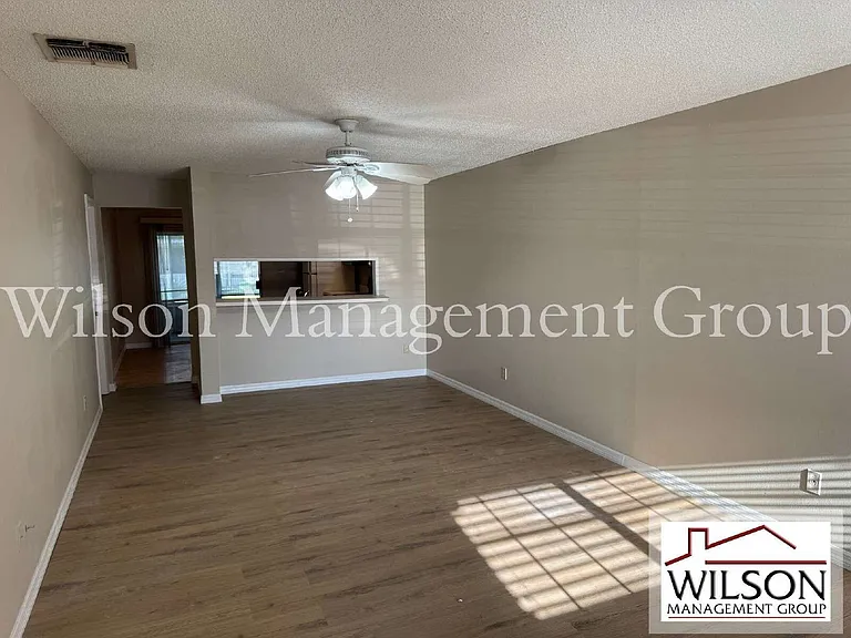 1241 Heritage Ln — Photo 2