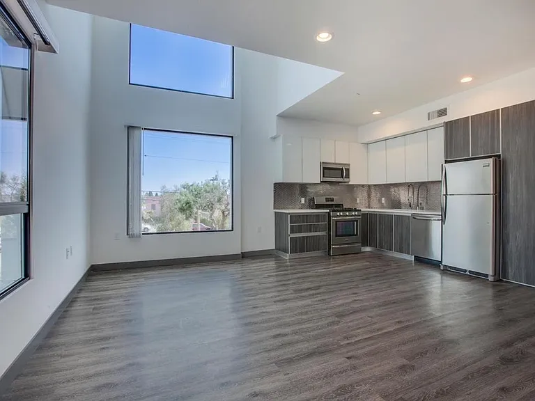 4255 Lockwood Ave — Photo 19