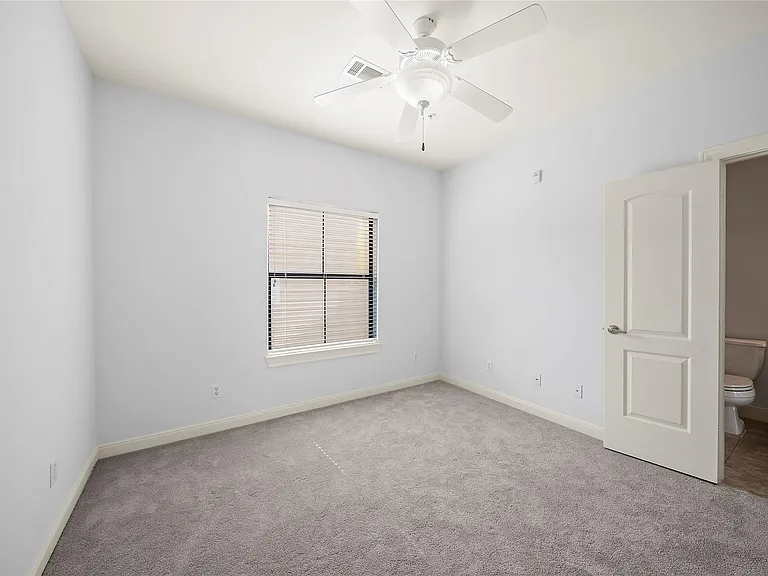 202 McGowen St #F — Photo 26