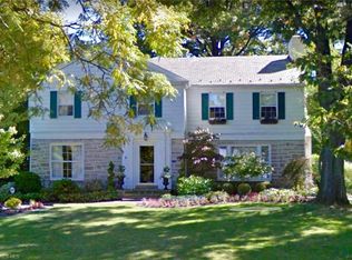 2711 Rochester Rd, Shaker Heights, OH 44122