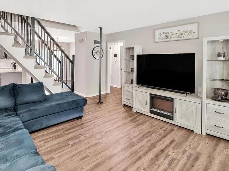 620 Waverly St — Photo 3