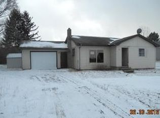 1911 W Fairgrove Rd, Caro, MI 48723