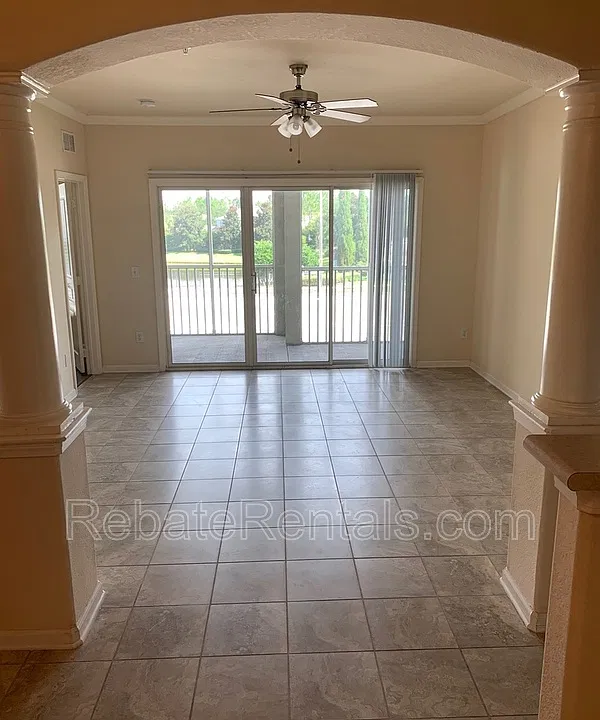 8290 Gate Pkwy #207