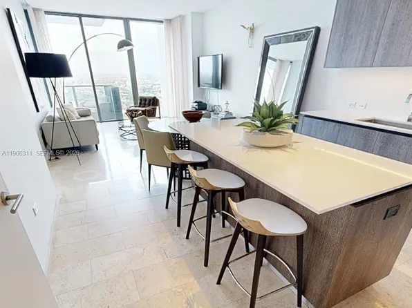 88 SW 7th St APT 3006, Miami, FL 33130