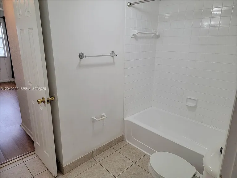 2811 N Oakland Forest Dr #105 — Photo 11