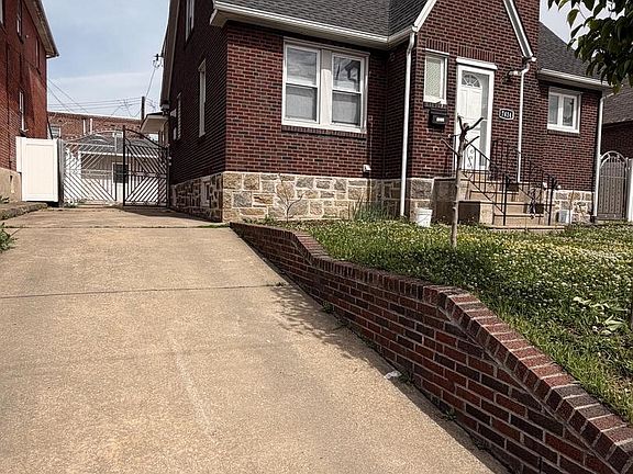 3rd image of 7414 Castor Ave
