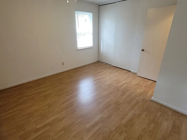 544 Wimbledon Ct — Photo 12