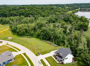 5601 Seminole Valley Trl NE, Cedar Rapids, IA 52411