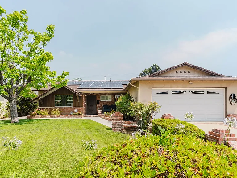 22515 Haynes St — Photo 2