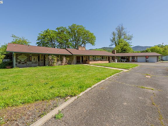 3rd image of 250 Ruckles Dr