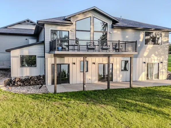 102 W Bay Rd, Lake Park, IA 51347