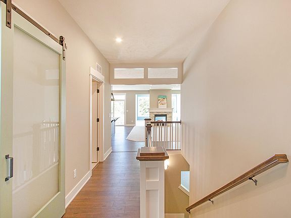 5th image of 997 SE Haven Dr Unit 2