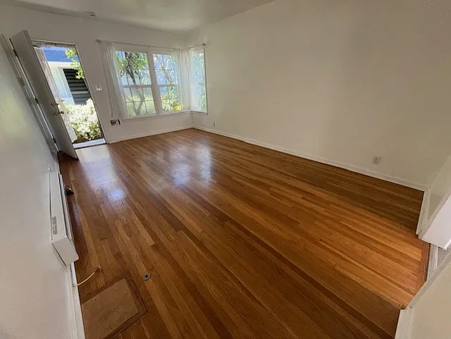Large Living Room - 2120 Ocean Park Blvd #B