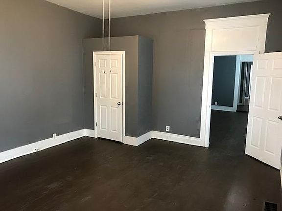 3rd image of 929 Ash St