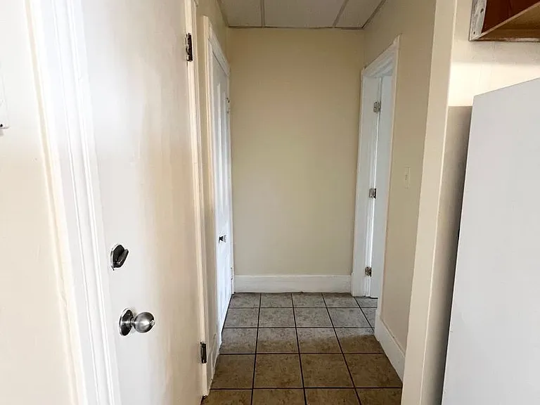 698 E Main St — Photo 7