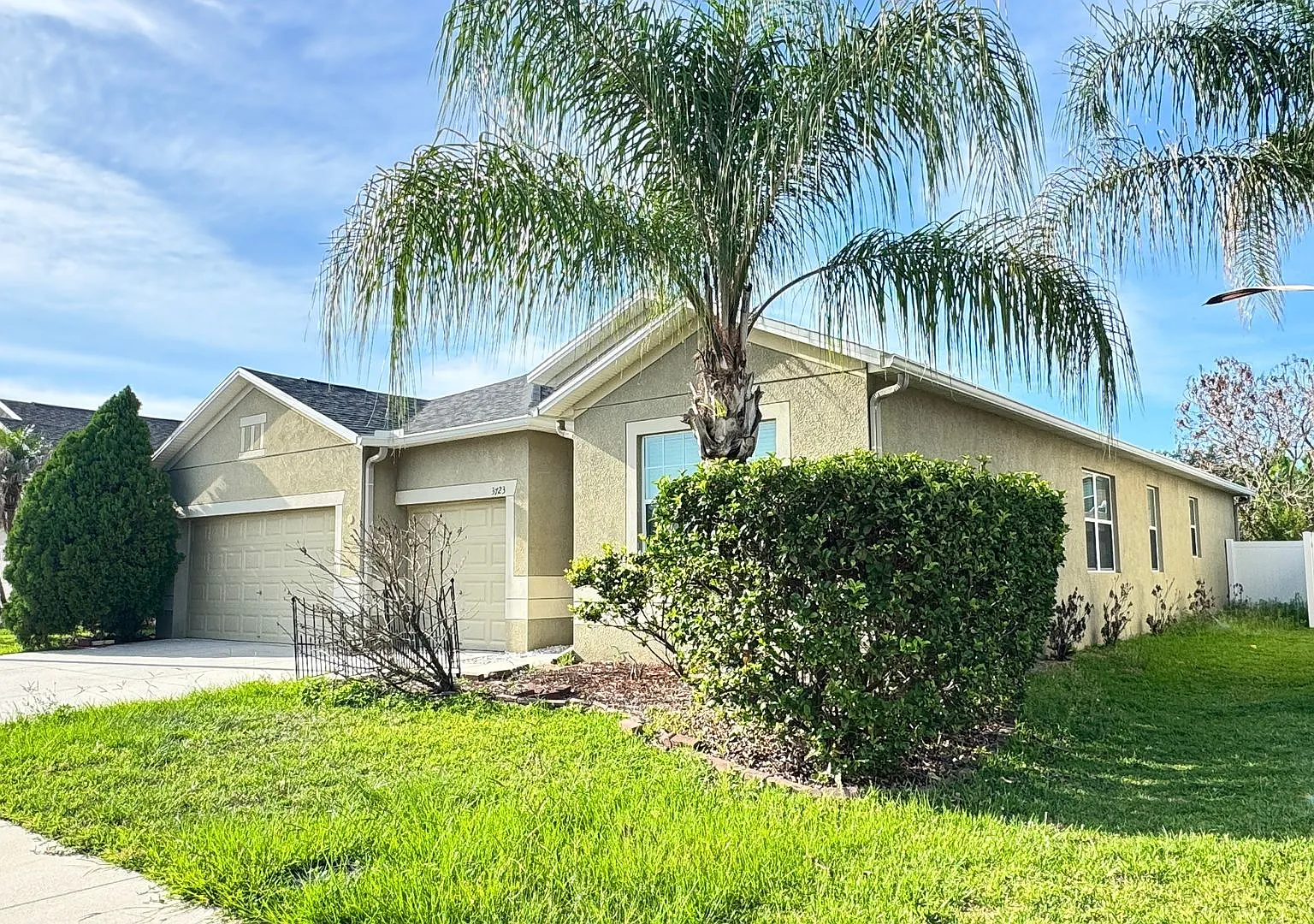 Beautiful, Spacious 4 Bedroom, 3 Bathroom Home in Lakeland!! — Photo 3