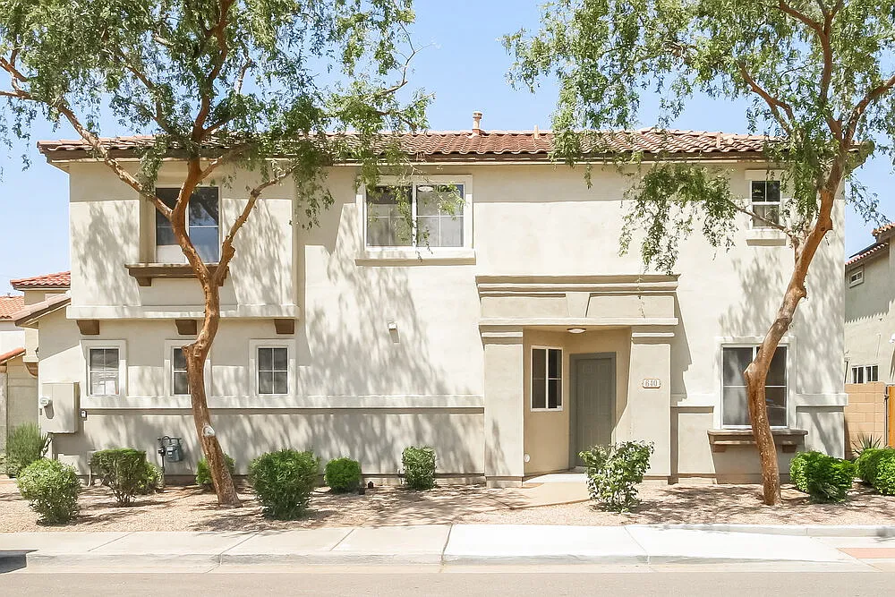 3 bed, 2.5 bath, 1381 sqft, $2,360 — Photo 1