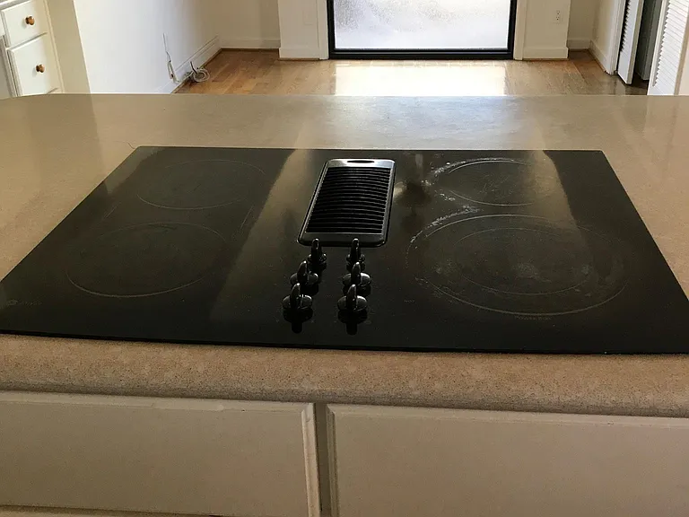 Kitchen to breakfast room