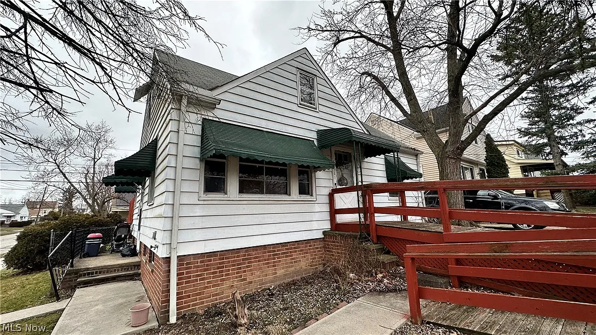 19201 Raymond St photo 1