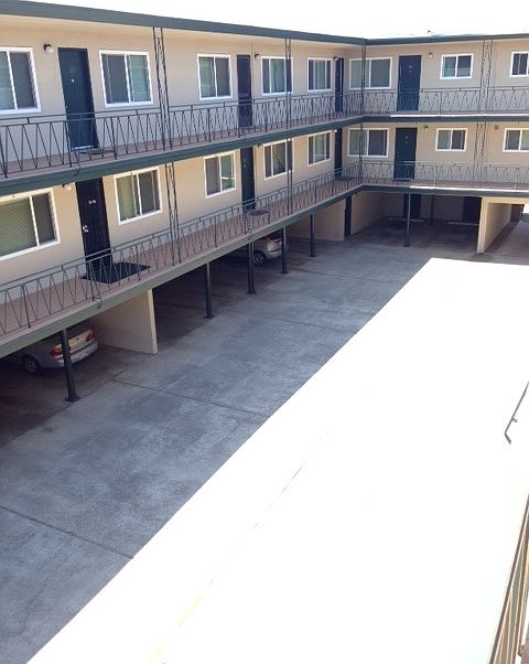 1st image of 400 Bermuda Dr APT 18