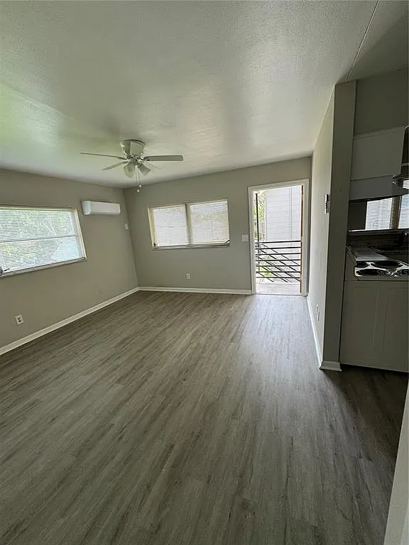 1 bed, 11.0 bath, 3006 sqft, $1,350 — Photo 2