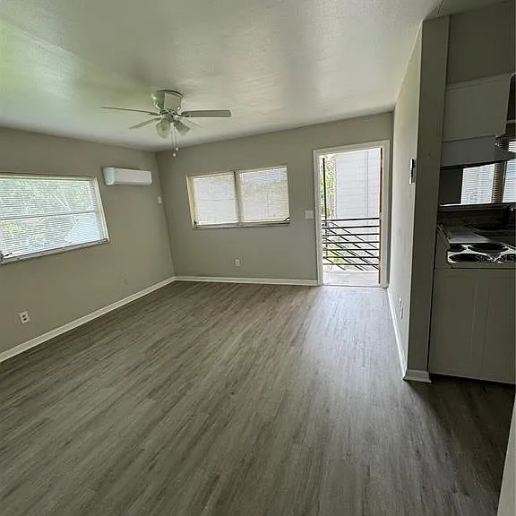 615 Oak Ave — Photo 2
