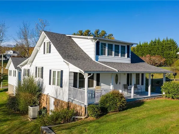 53 Wagoner St, Sparta, NC 28675