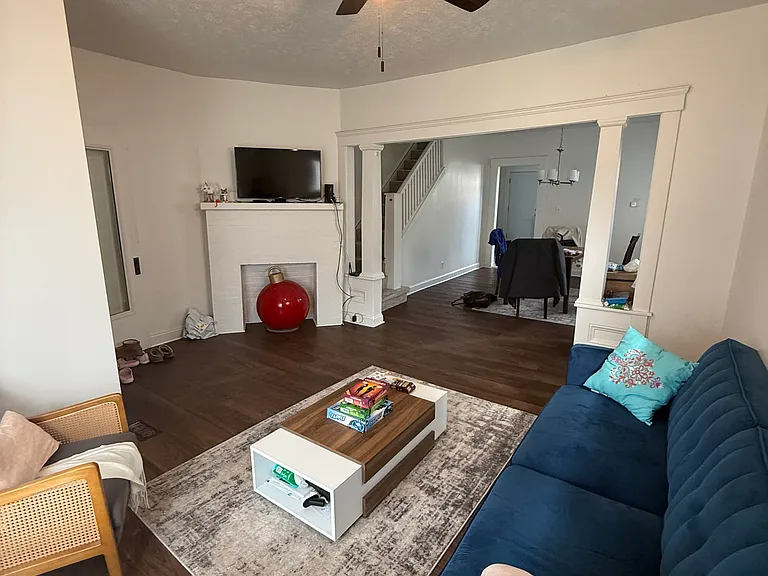 1471 E 118th St #2 — Photo 5