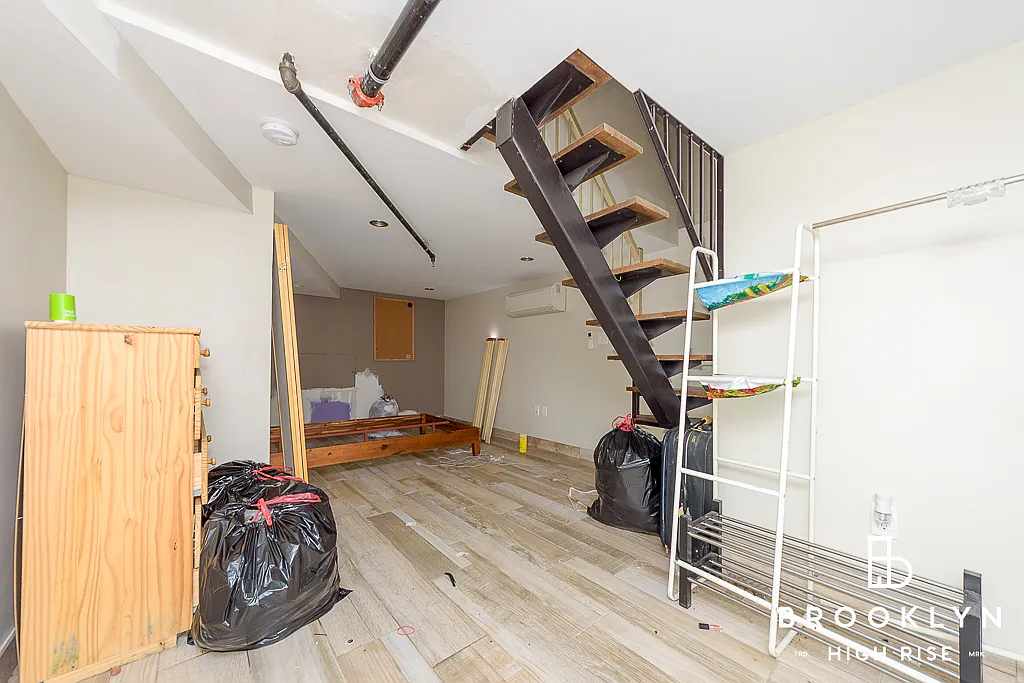 2075 Pacific Street — Photo 4