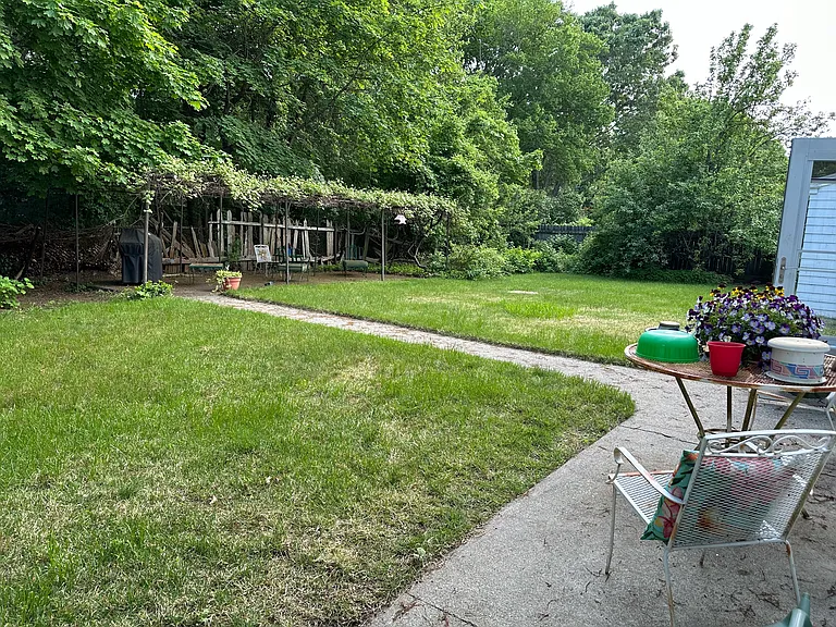 Primrose Dr — Photo 25