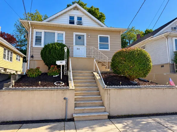 252 Dewey Ave, Totowa, NJ 07512