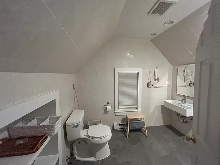 4 Falkland St #2 — Photo 20