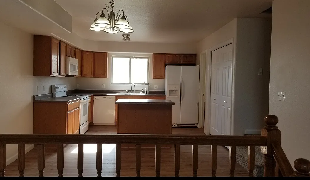 2 bed, 2.5 bath, 1400 sqft, $2,000 — Photo 4