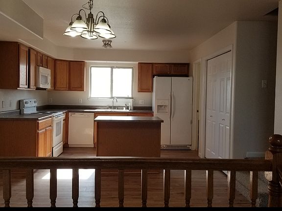 4th image of 7557 Broadway St