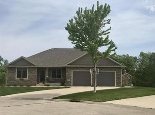 1014 Hidden Ct, Lake City, MN 55041