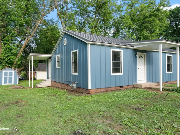 106 Line St, Senatobia, MS 38668