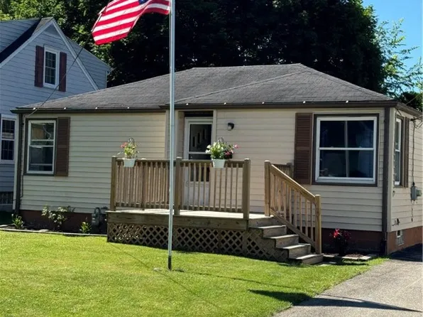 321 Maple Dr, New Castle, PA 16105