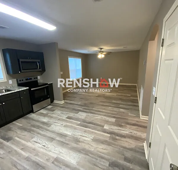730 Tucker St — Photo 2