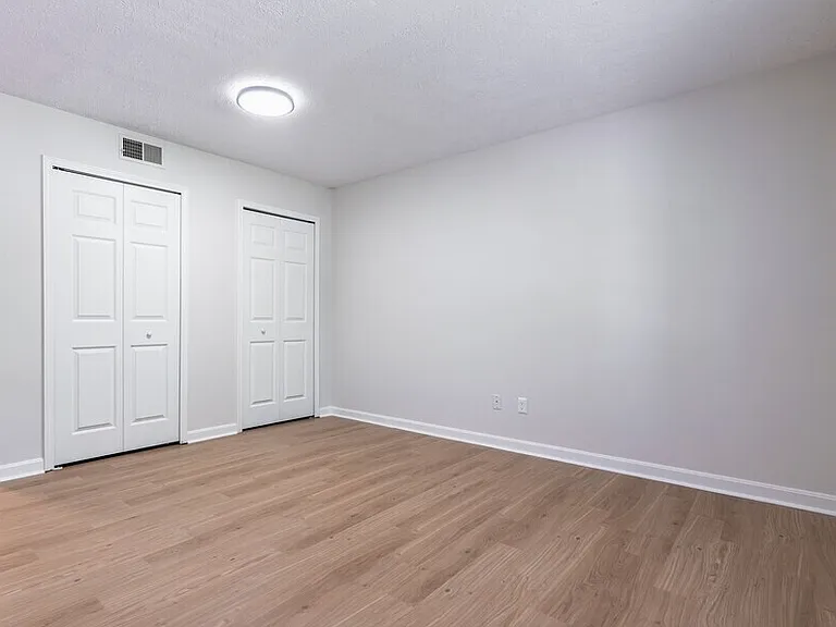 Lochwood Apartments — Photo 9