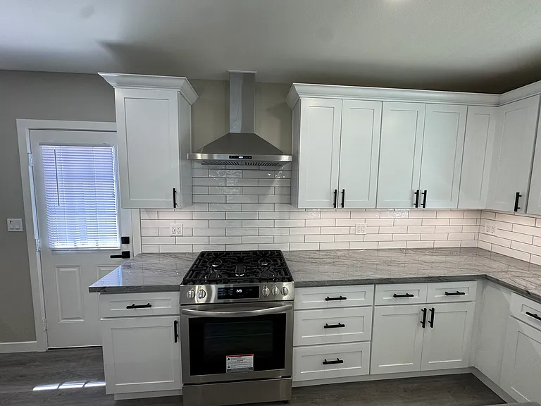 762 E Hillcrest Dr — Photo 10