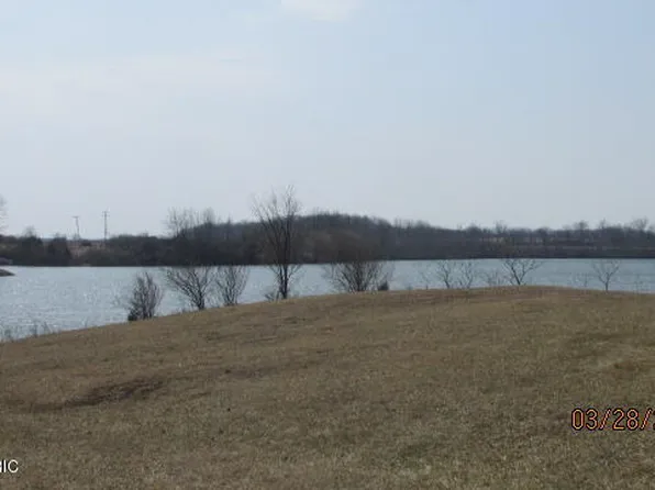 14712 Lakeshore Dr, Camden, MI 49232