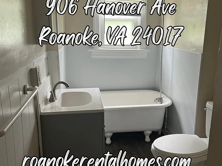 906 Hanover Ave NW — Photo 2