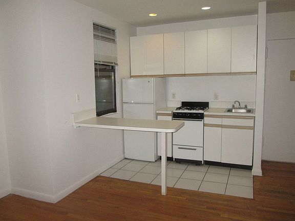 4th image of 1431 1st Ave APT 5R