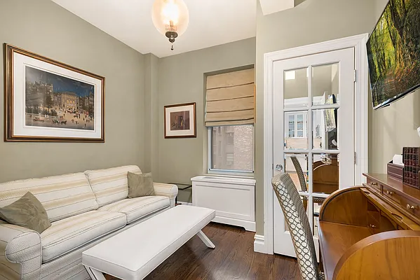 Sold by Warburg | media 17