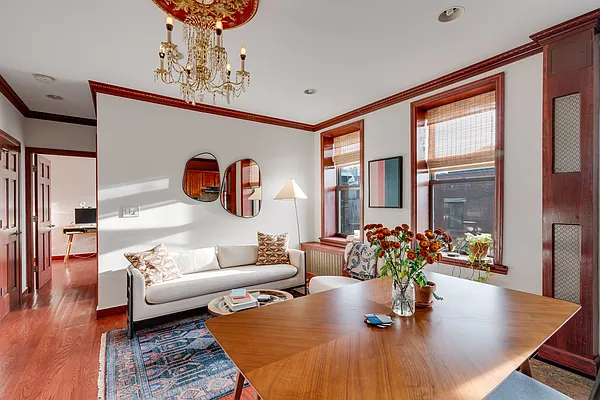Rented by Batra Group Inc | media 6