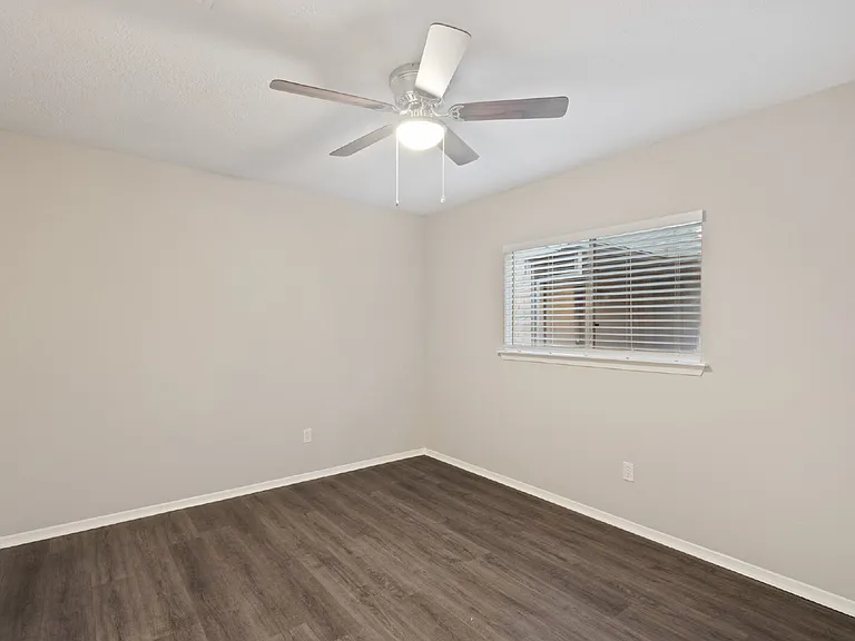 2411 Cypressvine Dr — Photo 4