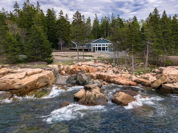 139 Spruce Lane, Winter Harbor, ME 04693