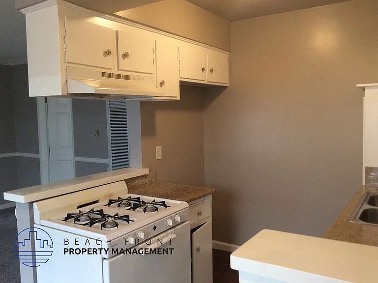 9539 Firestone Blvd. — Photo 17