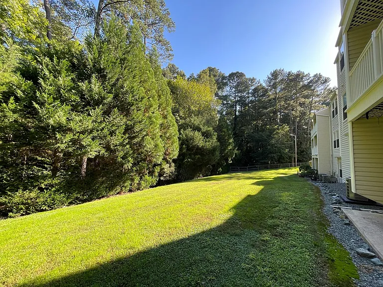 2 Holland Dr — Photo 24